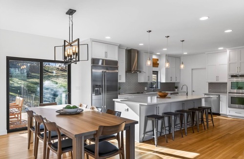 Riverside House | 4BR Home with 4 Private Bathrooms 20 Min from MCI Airport