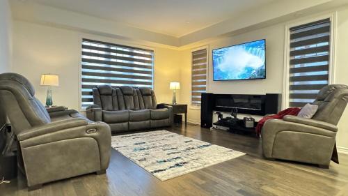 Thorold House | 4BR Home with Hot Tub & BBQ Near Niagara Falls