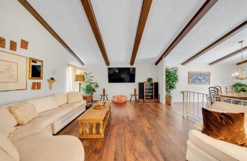 Universal City House | 4BR Home with Pool Grill Sleeps 12 Near AFB