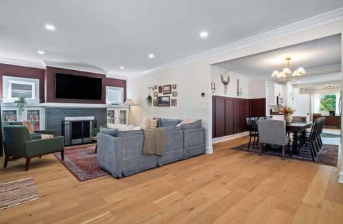 Kamm's Corners House | 4BR in Kamms Corner - Walk to Restaurants