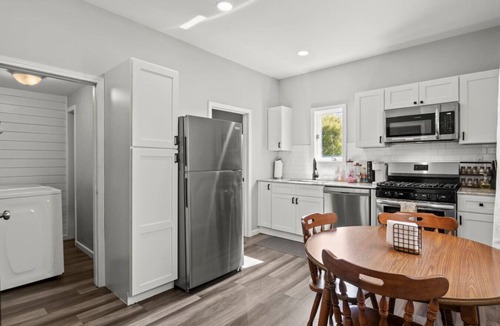 Lakeview House | 4BR King Bed Retreat Near Downtown & Event Venues