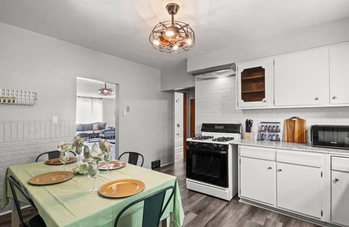 Lakeview House | 4BR King Bed Retreat Near Downtown & Event Venues