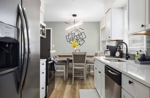 Lee's Summit House | 4BR | King Beds + Ping Pong + Darts | Near FIFA