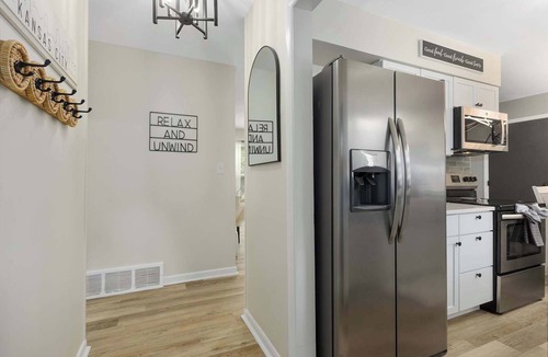 Lee's Summit House | 4BR | King Beds + Ping Pong + Darts | Near FIFA
