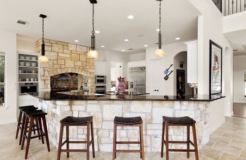 Oak Shores On Lake Austin House | 4BR Lake Austin Estate | Private Dock + Wake Surf Water | 200 Ft Frontage
