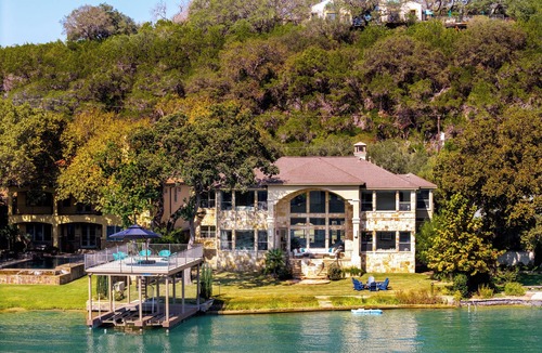 Oak Shores On Lake Austin House | 4BR Lake Austin Estate | Private Dock + Wake Surf Water | 200 Ft Frontage