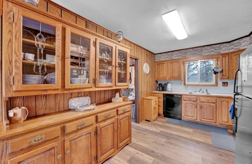 Long Pond House | 4BR Lakehouse | Sleeps 10 | Fire Pit, Dock, Kayaks