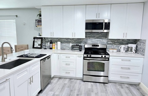 Central Southwest House | ★ 4BR Large Family Home ★ TV Every Room NRG MD Anderson Extended Stays