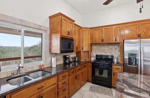 Leander House | 4br Leander Retreat With Hot Tub & Views 4 Bedroom Home