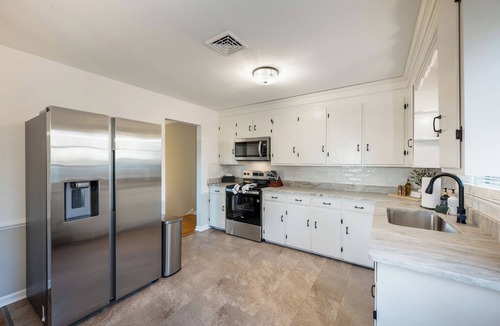Vista Acres House | 4BR LU Getaway! 4 Min to LU Hot Tub Game Room