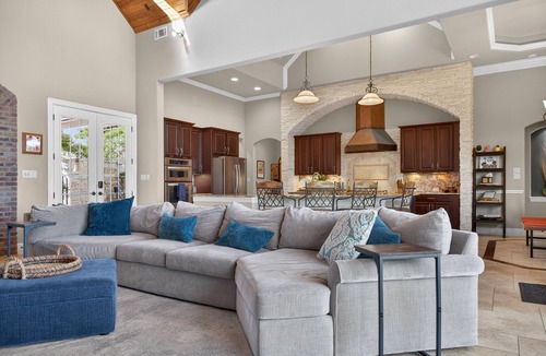 Leander House | 4BR Luxe Villa + All King Suites w/Private Baths!