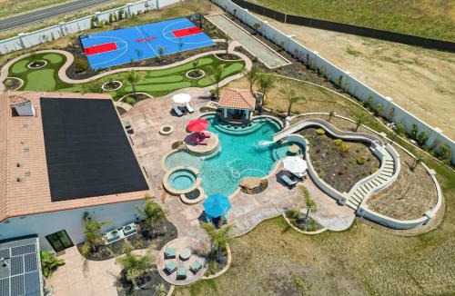 Tracy Villa | 4BR LUXURY ENTERTAINMENT OASIS