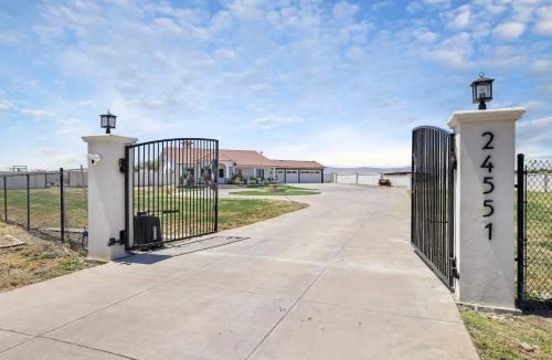 Tracy Villa | 4BR LUXURY ENTERTAINMENT OASIS