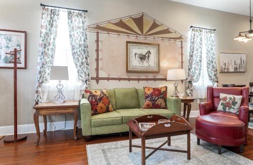 West Riverside House | 4BR Luxury Uptown Retreat w Private Heated Pool