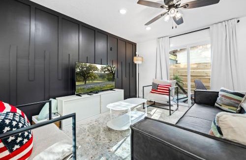 Southside House | 4BR Modern Getaway by Lackland & SeaWorld