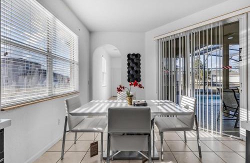 Trafalgar Village Villa | 4BR Modern Home in Kissimmee Sleeps 10 with Heated Pool and BBQ
