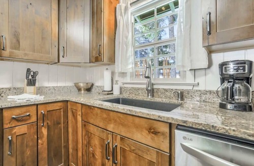 Cascade-Chipita Park House | 4BR Mountain Getaway w/Hot Tub Firepit & Game Room