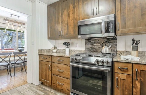 Cascade-Chipita Park House | 4BR Mountain Getaway w/Hot Tub Firepit & Game Room