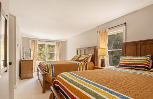 Bartlett House | 4BR Mountain retreat with Ski Base & BBQ