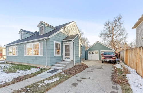 Billings House | 4BR Multi Family near hospitals, colleges & airport