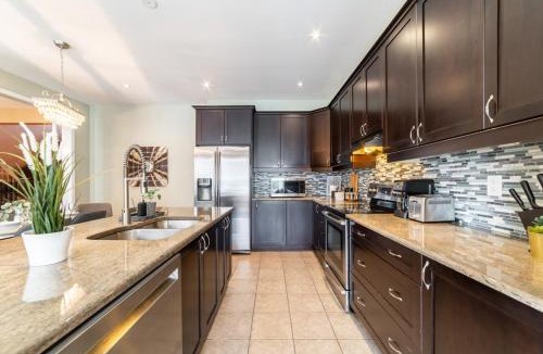 Milton House | 4br Near Hilton Falls - Kelso - Gazebo, Workspace