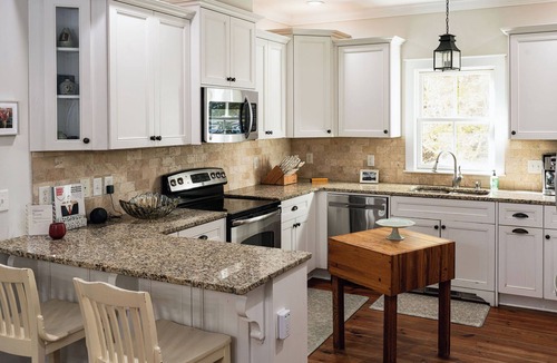 Hammond's Ferry House | 4BR Near Riverview Park Sleeps 8 Masters Ready