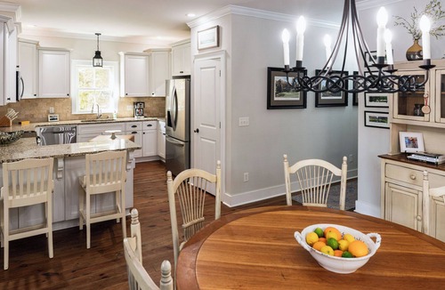 Hammond's Ferry House | 4BR Near Riverview Park Sleeps 8 Masters Ready