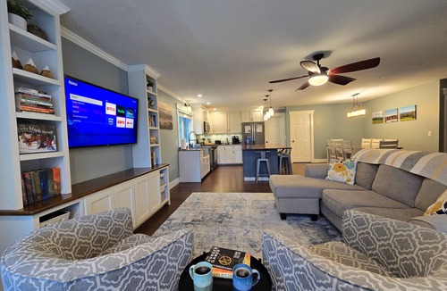 Jeffersonville House | 4BR Near Smuggs/Stowe w/Theater, Gym + Game Room