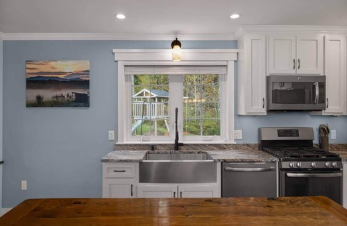 Jeffersonville House | 4BR Near Smuggs/Stowe w/Theater, Gym + Game Room