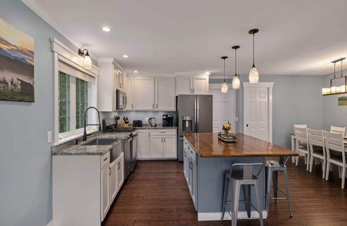 Jeffersonville House | 4BR Near Smuggs/Stowe w/Theater, Gym + Game Room