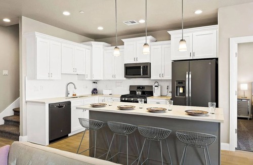 Hurricane House | 4BR Near Zion -Pool, Fire Pit & Game Room