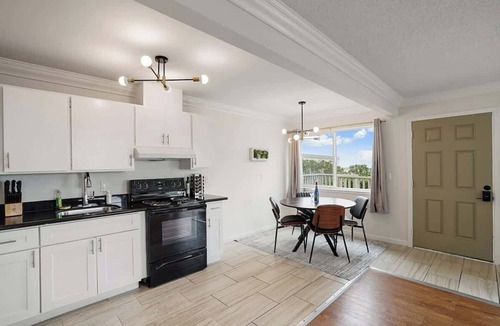 Pacifica Apartment | 4BR Pacifica Top Flat | Perfect for Groups w/View