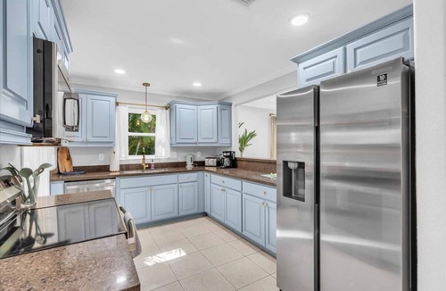 Park East House | 4BR Pool Home Downtown & Lido Beach Pet Friendly