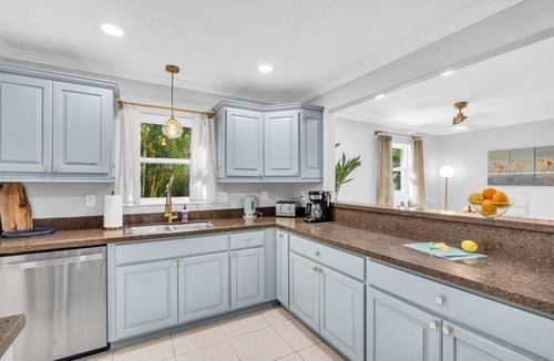 Park East House | 4BR Pool Home Downtown & Lido Beach Pet Friendly