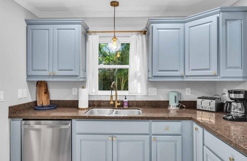 Park East House | 4BR Pool Home Downtown & Lido Beach Pet Friendly