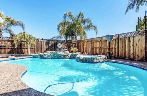 Oakley House | 4BR Pool Oasis | Hot Tub + Firepit
