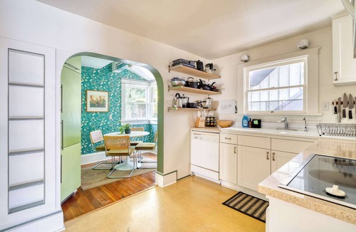 Overlook House | 4BR Portland Stay | Walkable Unique Fun