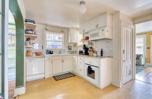 Overlook House | 4BR Portland Stay | Walkable Unique Fun