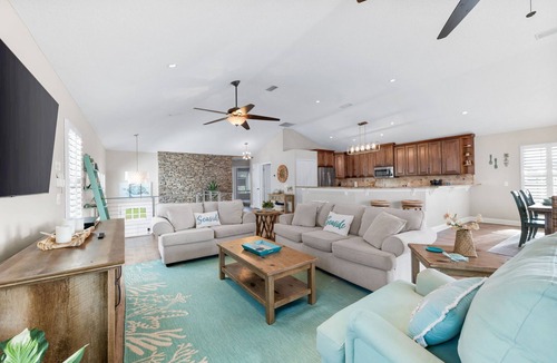 St. Augustine House | 4BR Private Pool Oasis | Sleeps 12 Pet Friendly