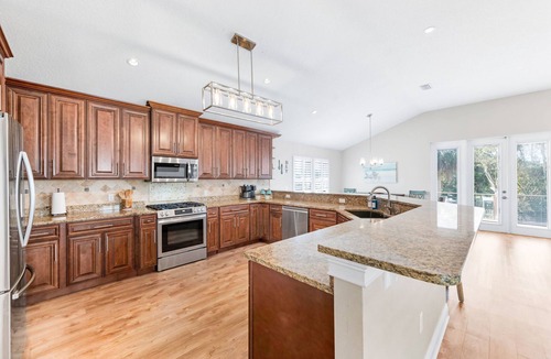 St. Augustine House | 4BR Private Pool Oasis | Sleeps 12 Pet Friendly