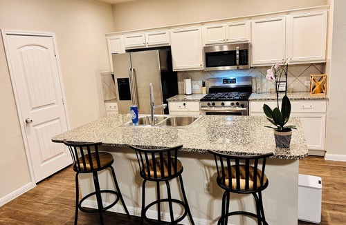Pioneer Crossing House | 4BR retreat: 15m from Downtown and the Domain