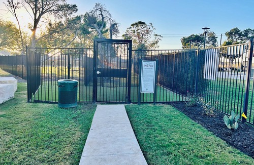 Pioneer Crossing House | 4BR retreat: 15m from Downtown and the Domain
