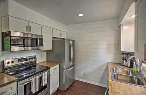 Bella Vista House | 4BR Retreat off Tunnel Vision, near Bike Park Golf Hike Swim Pickleball Kayak
