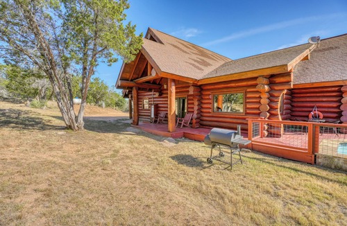 Marble Falls Cabin | 4BR Retreat w/pool- pool table Wheelchair Acc