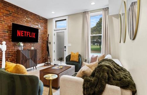 Shaw Apartment | 4BR Rooftop|Hot Tub|Near Convention Center & Metro