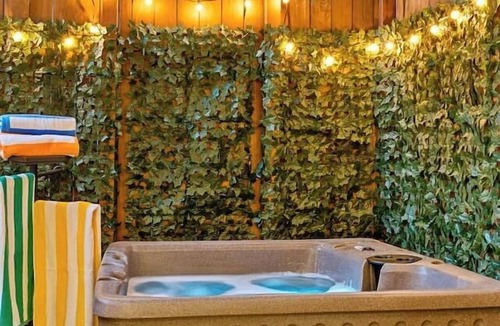 Shaw House | 4BR Rooftop|Hot Tub|Near Convention Center & Metro