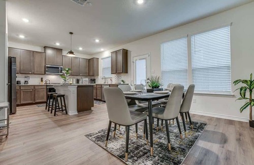 Wetmore House | 4BR/SereneGarden/CharmingPatio/NearTopGolf