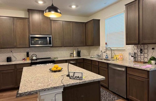 Wetmore House | 4BR/SereneGarden/CharmingPatio/NearTopGolf
