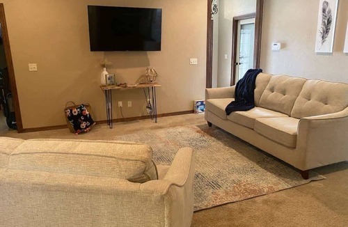 Amarillo House | 4BR Sleep 10 Family Home Amarillo + AI Data Center