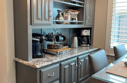 Richardson House | 4BR Sleeps 10/2.5 baths w/Pool, Grill, Air Hockey